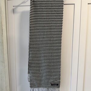 Classic Black and White Houndstooth Scarf